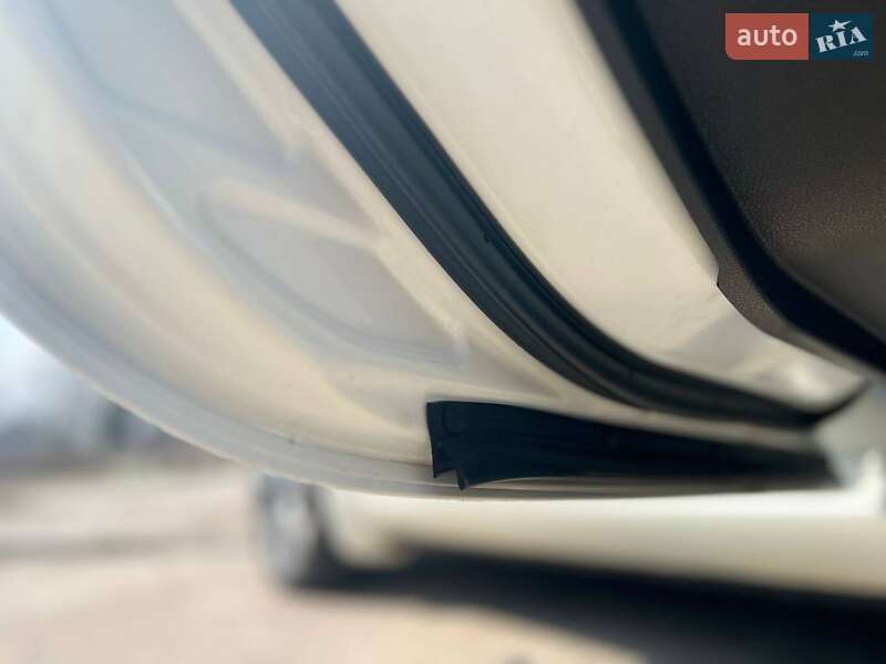 Хетчбек Nissan Leaf 2014 в Запоріжжі