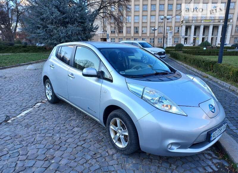 Хэтчбек Nissan Leaf 2012 в Ужгороде