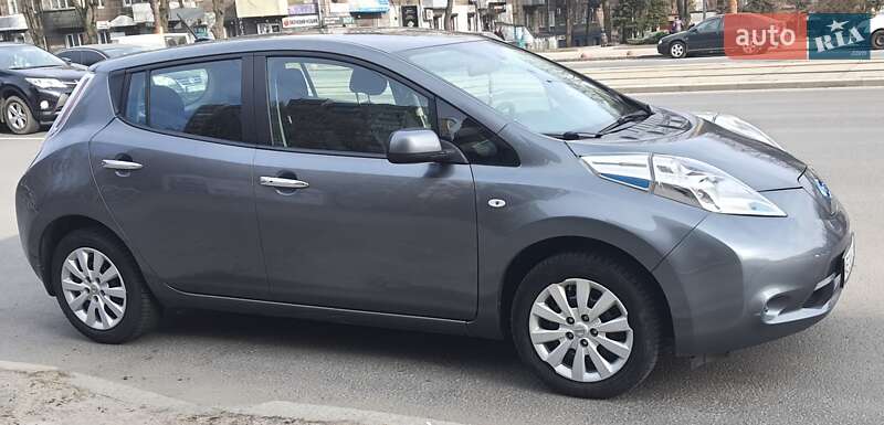 Хетчбек Nissan Leaf 2016 в Дніпрі
