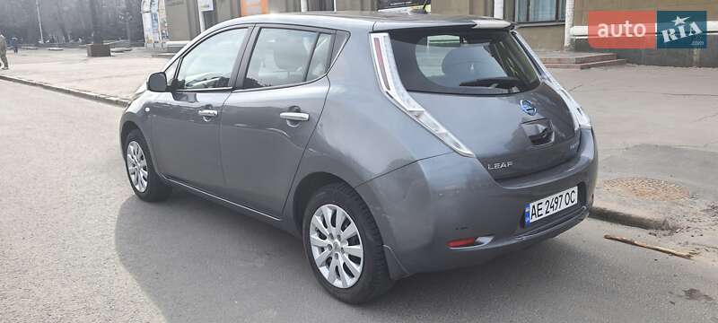Хетчбек Nissan Leaf 2016 в Дніпрі