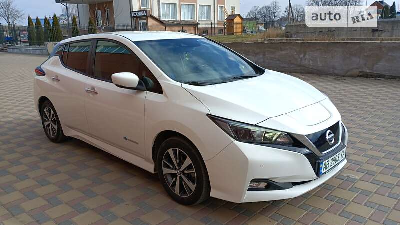 Хэтчбек Nissan Leaf 2018 в Гайсине