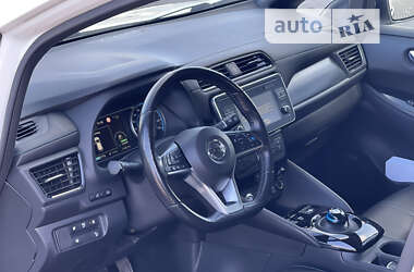 Хэтчбек Nissan Leaf 2019 в 