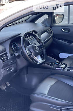 Хэтчбек Nissan Leaf 2019 в 