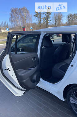 Хэтчбек Nissan Leaf 2019 в 