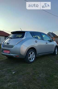 Хэтчбек Nissan Leaf 2015 в Вышгороде