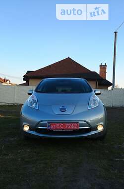 Хэтчбек Nissan Leaf 2015 в Вышгороде