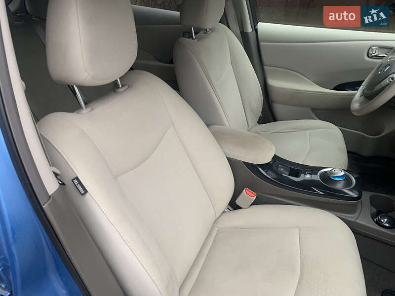 Хетчбек Nissan Leaf 2012 в Іршаві