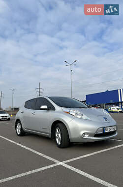 Хэтчбек Nissan Leaf 2014 в 