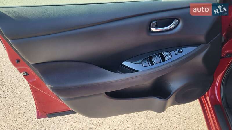 Хэтчбек Nissan Leaf 2016 в Львове