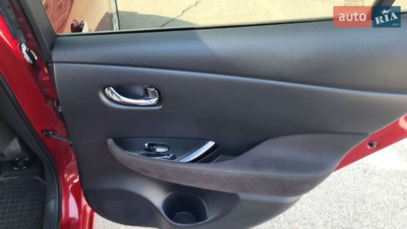 Хэтчбек Nissan Leaf 2016 в Львове