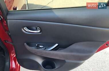 Хэтчбек Nissan Leaf 2016 в 