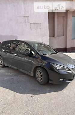 Хэтчбек Nissan Leaf 2021 в 