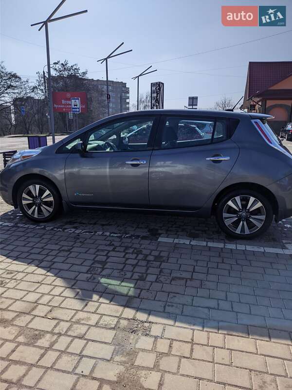Хэтчбек Nissan Leaf 2016 в Ровно