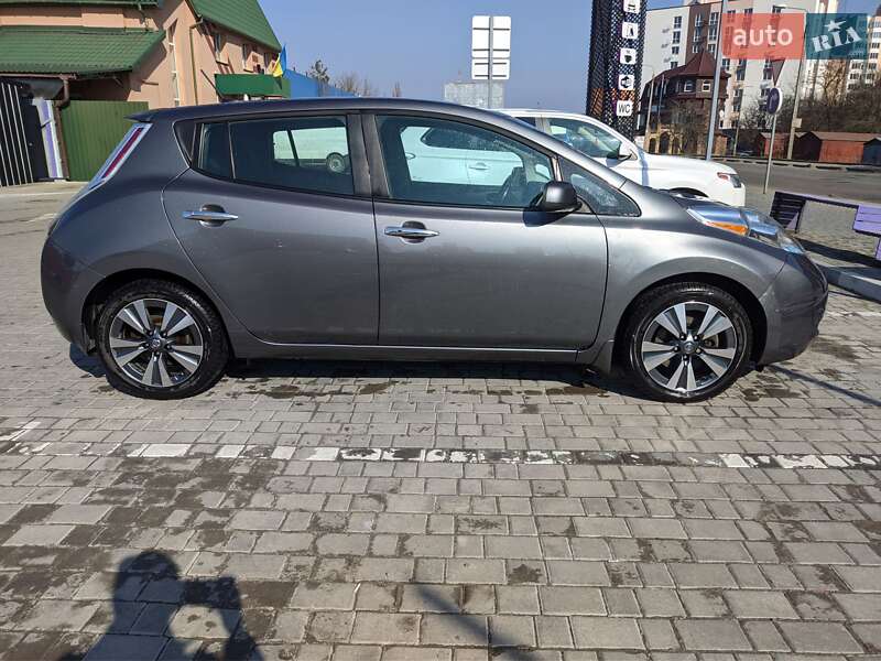 Хэтчбек Nissan Leaf 2016 в Ровно
