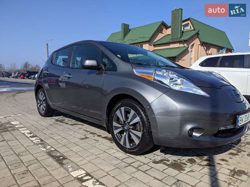 Хэтчбек Nissan Leaf 2016 в Ровно