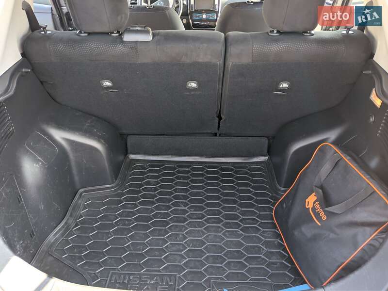 Хэтчбек Nissan Leaf 2016 в Ровно