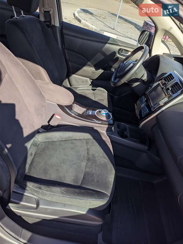 Хэтчбек Nissan Leaf 2016 в Ровно