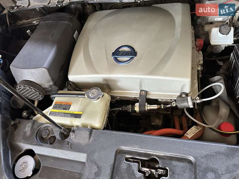 Хэтчбек Nissan Leaf 2014 в Львове