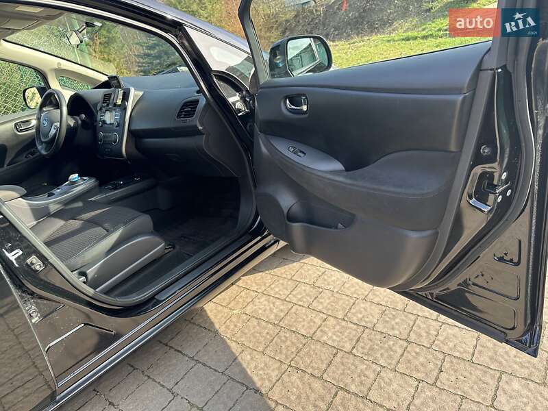 Хэтчбек Nissan Leaf 2014 в Львове