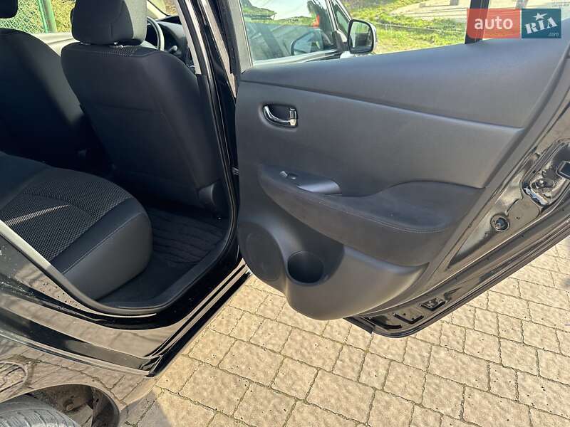 Хэтчбек Nissan Leaf 2014 в Львове