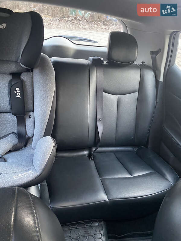 Хэтчбек Nissan Leaf 2013 в Киеве