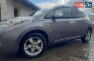 Хэтчбек Nissan Leaf 2014 в 
