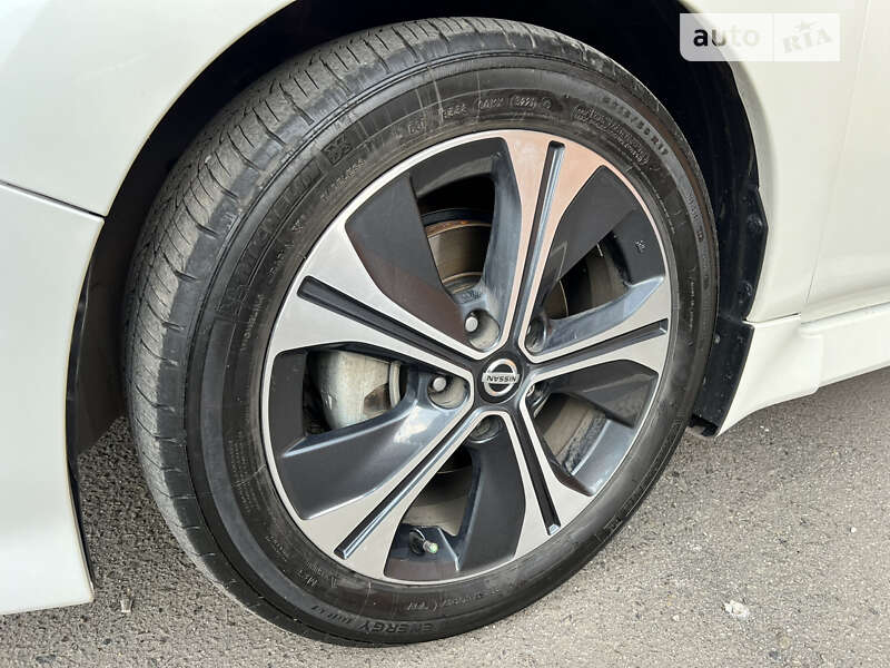 Хэтчбек Nissan Leaf 2022 в Одессе