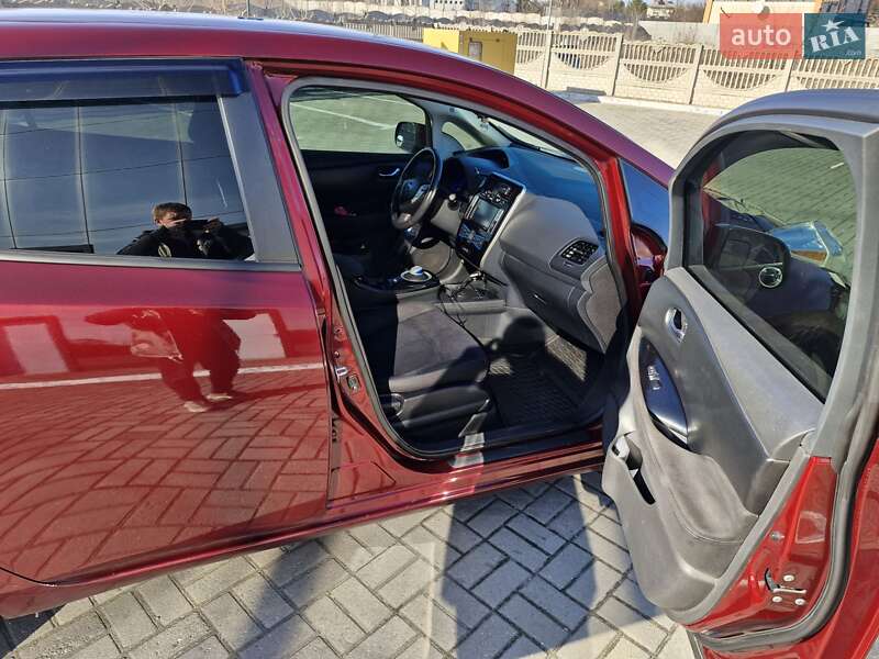 Хэтчбек Nissan Leaf 2017 в Запорожье