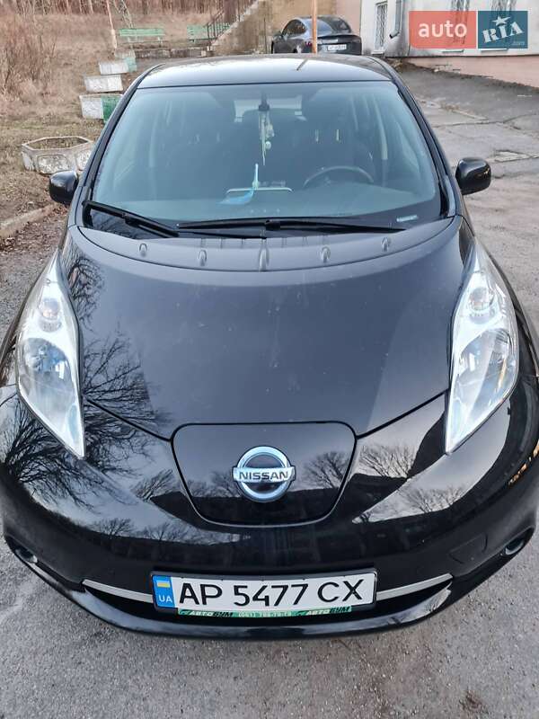 Хэтчбек Nissan Leaf 2013 в 