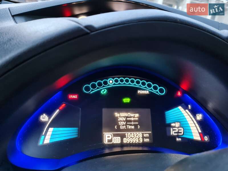 Хэтчбек Nissan Leaf 2013 в Светловодске