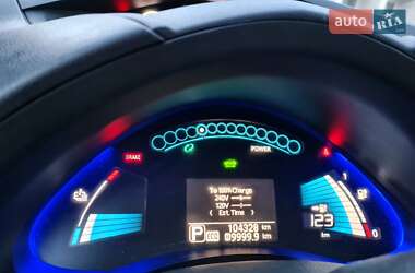 Хэтчбек Nissan Leaf 2013 в 