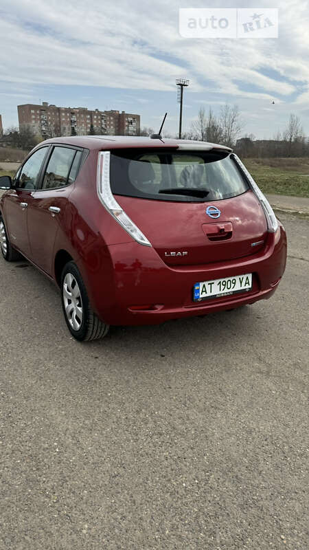 Хетчбек Nissan Leaf 2015 в 