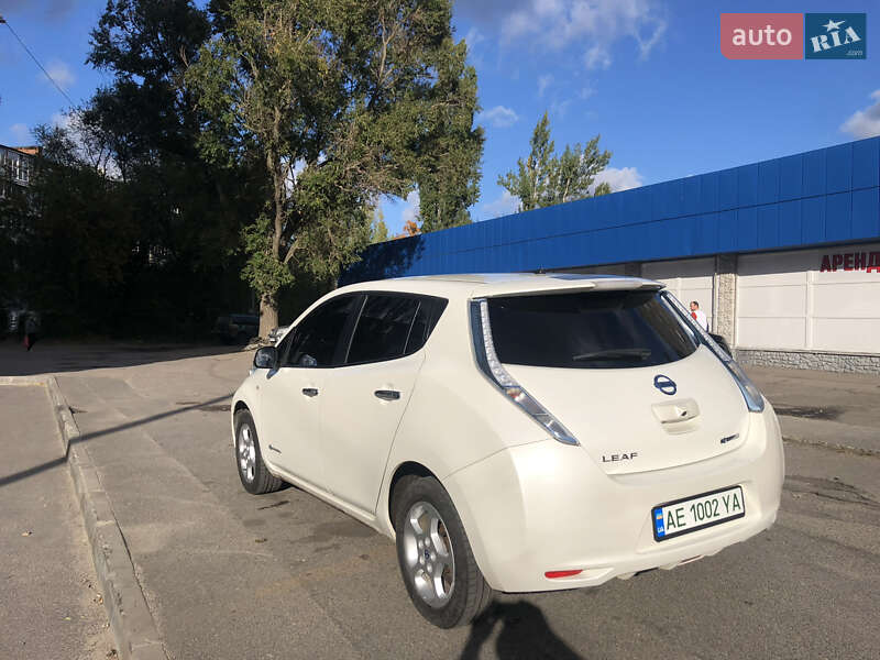 Хетчбек Nissan Leaf 2014 в Дніпрі