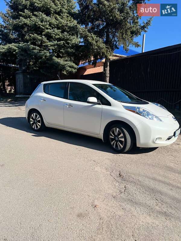 Хетчбек Nissan Leaf 2014 в Запоріжжі