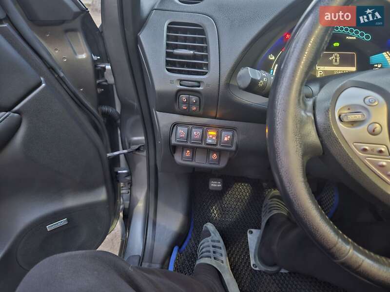 Хэтчбек Nissan Leaf 2013 в Измаиле