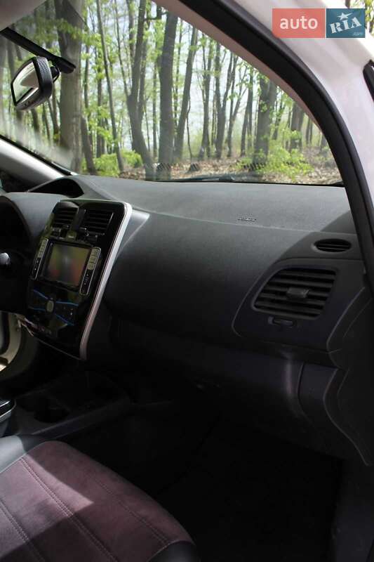 Хетчбек Nissan Leaf 2016 в Ужгороді