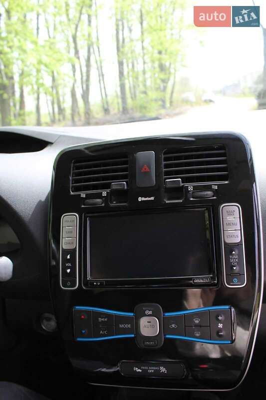 Хетчбек Nissan Leaf 2016 в Ужгороді