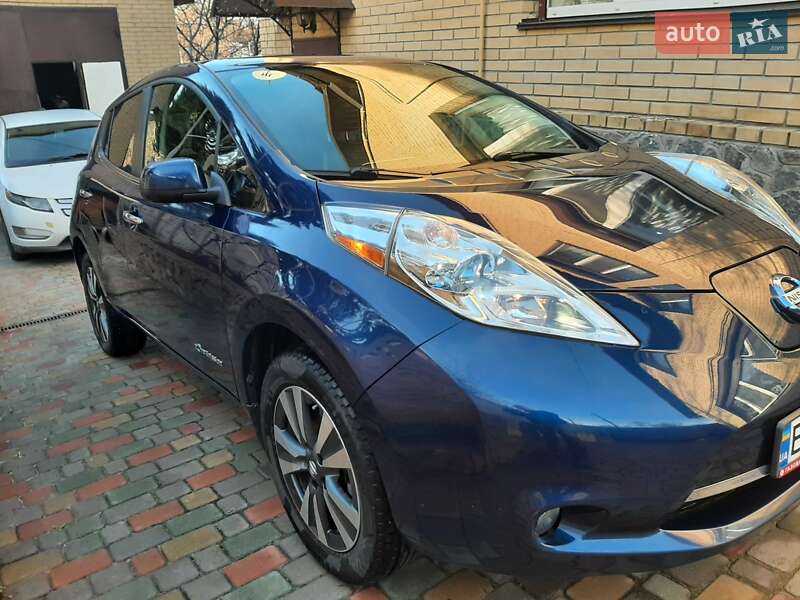 Хетчбек Nissan Leaf 2015 в Нових Санжарах