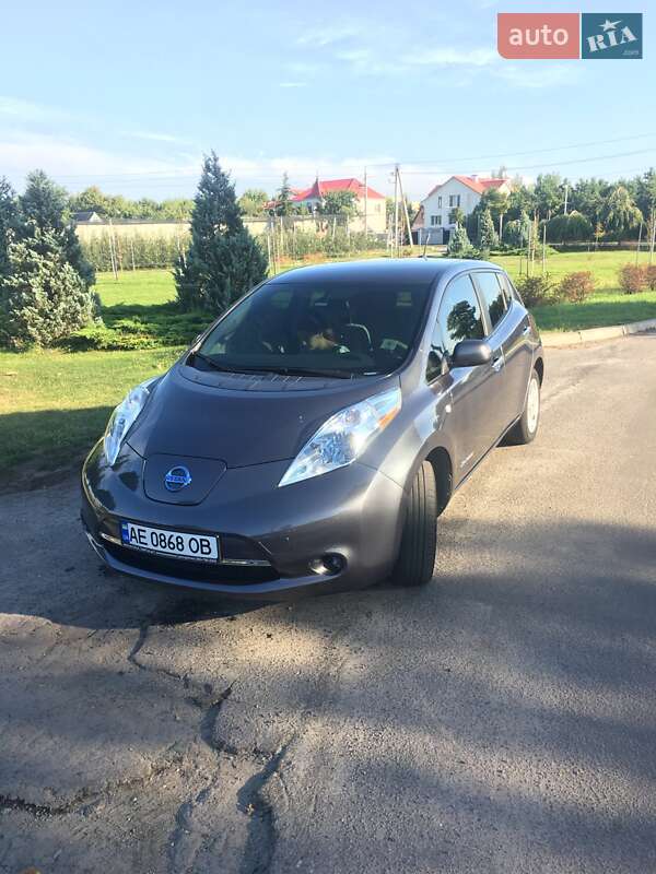 Хэтчбек Nissan Leaf 2013 в Днепре
