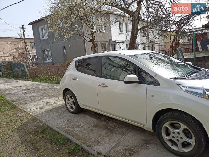 Хетчбек Nissan Leaf 2014 в Львові