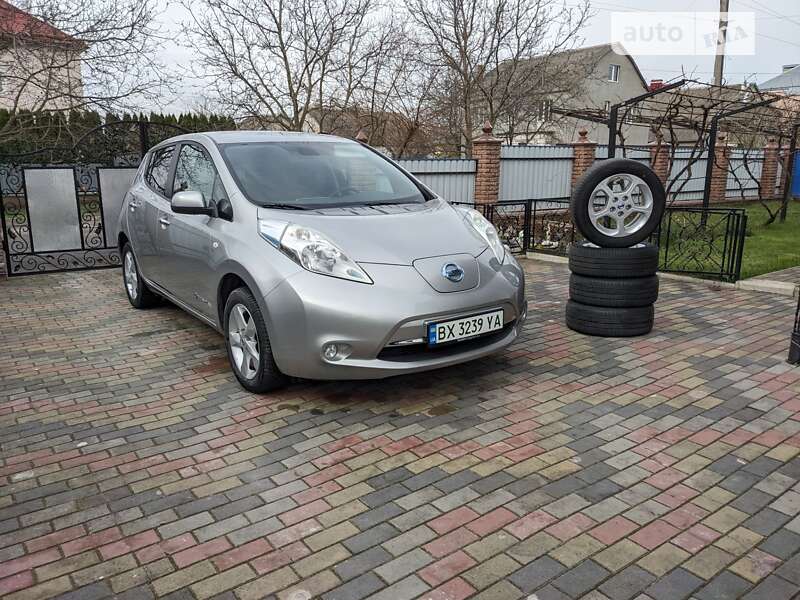 Хэтчбек Nissan Leaf 2014 в Каменец-Подольском