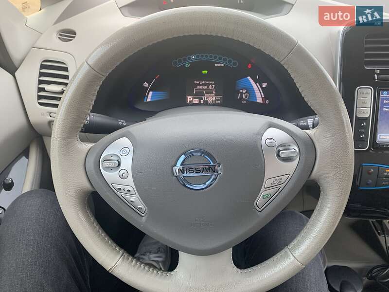 Хэтчбек Nissan Leaf 2013 в Днепре
