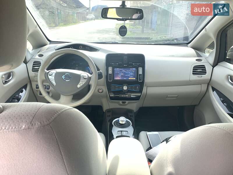 Хэтчбек Nissan Leaf 2013 в Днепре