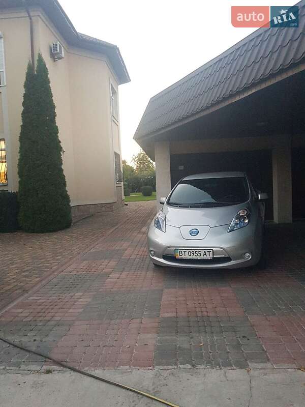 Хетчбек Nissan Leaf 2013 в Києві