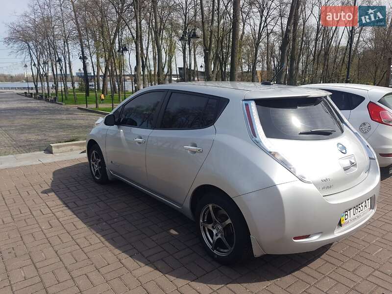 Хетчбек Nissan Leaf 2013 в Києві