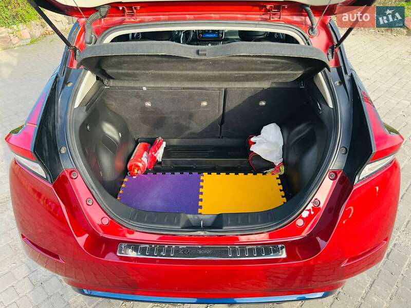 Хэтчбек Nissan Leaf 2018 в Киеве