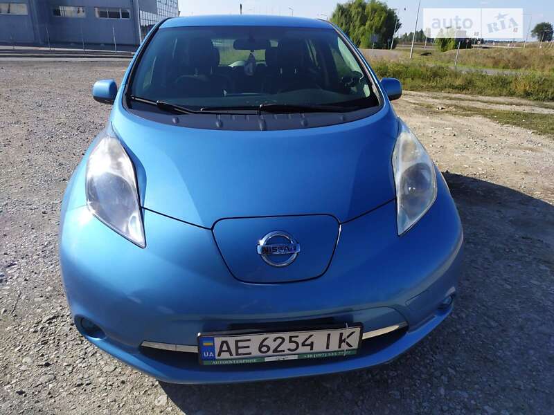 Хетчбек Nissan Leaf 2014 в Дніпрі