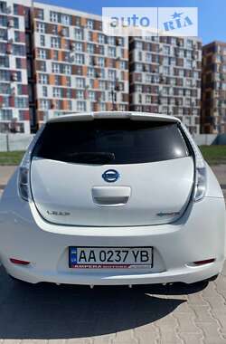 Хэтчбек Nissan Leaf 2013 в Вишневом