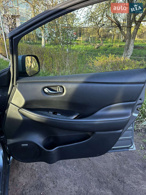 Хэтчбек Nissan Leaf 2013 в Житомире