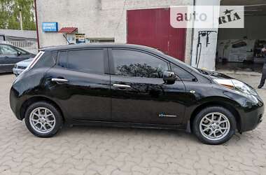 Хетчбек Nissan Leaf 2012 в Чернівцях